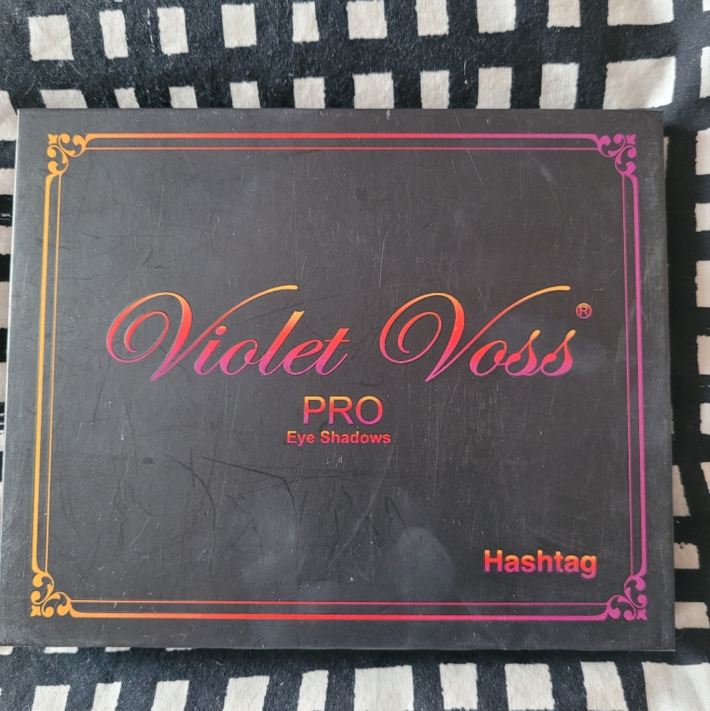 Violet Voss Hashtag palette